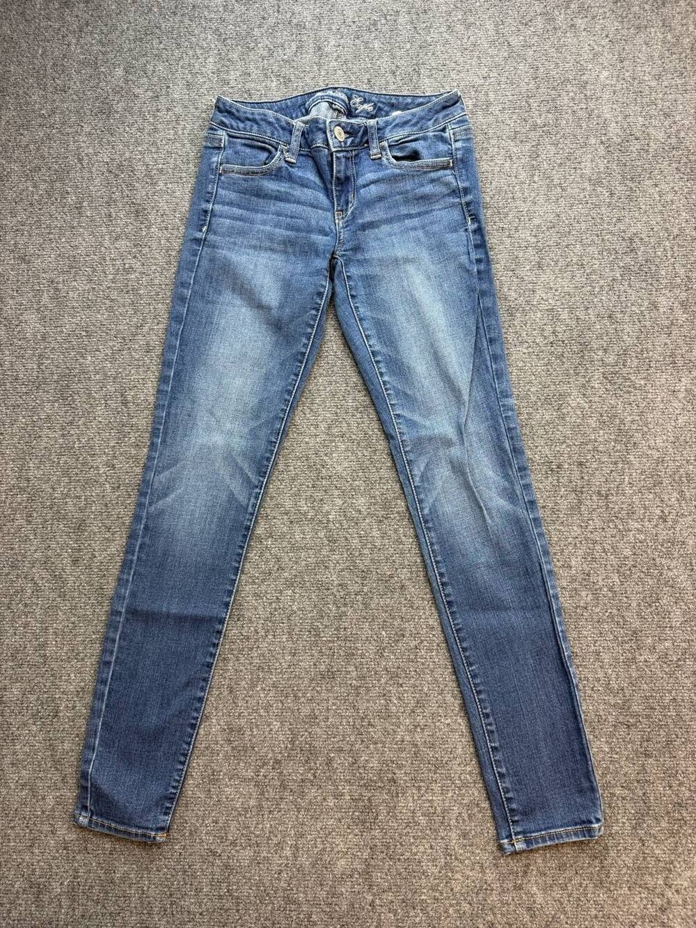 American Eagle Women’s 2 Regular Skinny Jeans Medium Wash Stretch